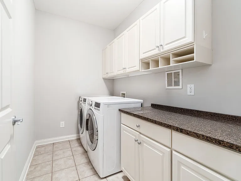 2497 Coltsbridge Dr — Photo 17