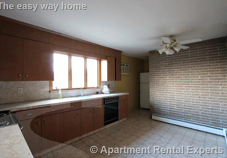 544 Main St #2 — Photo 3
