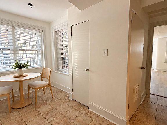 5th image of 320 6th St NE #1