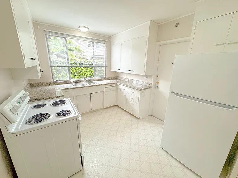 24 Baytree Way #6 — Photo 2