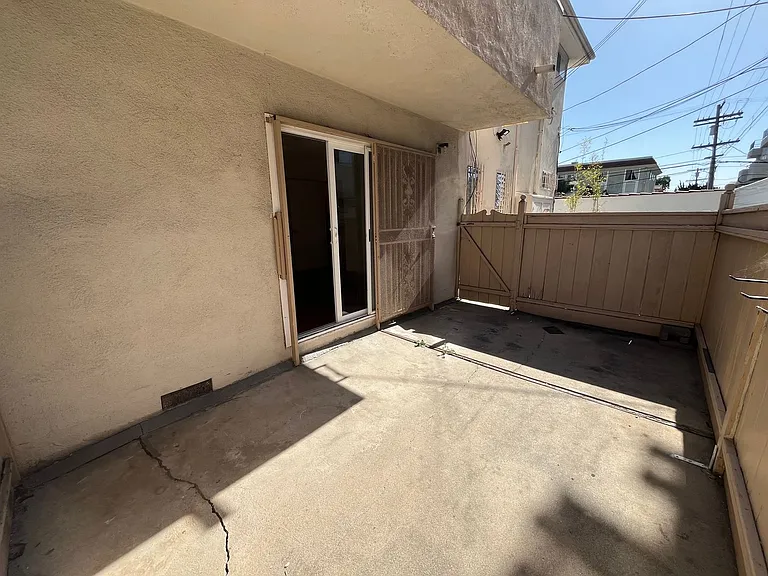 1065 S Holt Ave — Photo 22