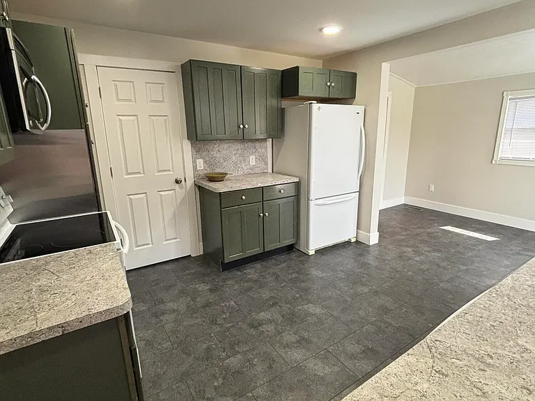 213 W Church St #A — Photo 8