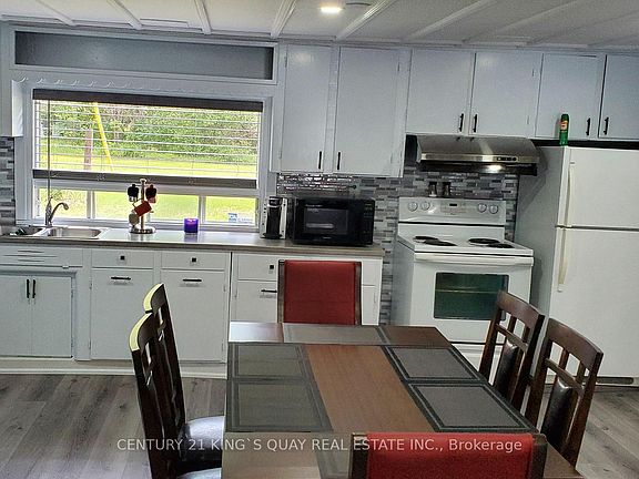 4th image of 24 Cosy Cove Ln