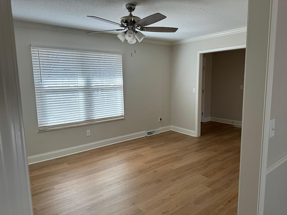 1st image of 2422 Southview Dr