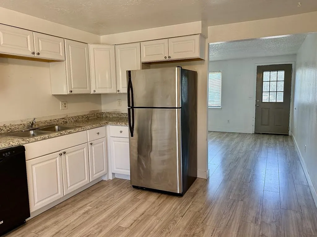 1351 Paul St — Photo 3