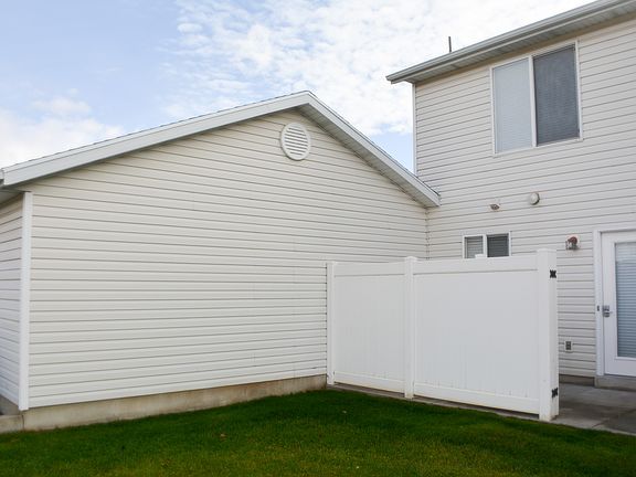 2nd image of 416 W 1925 N