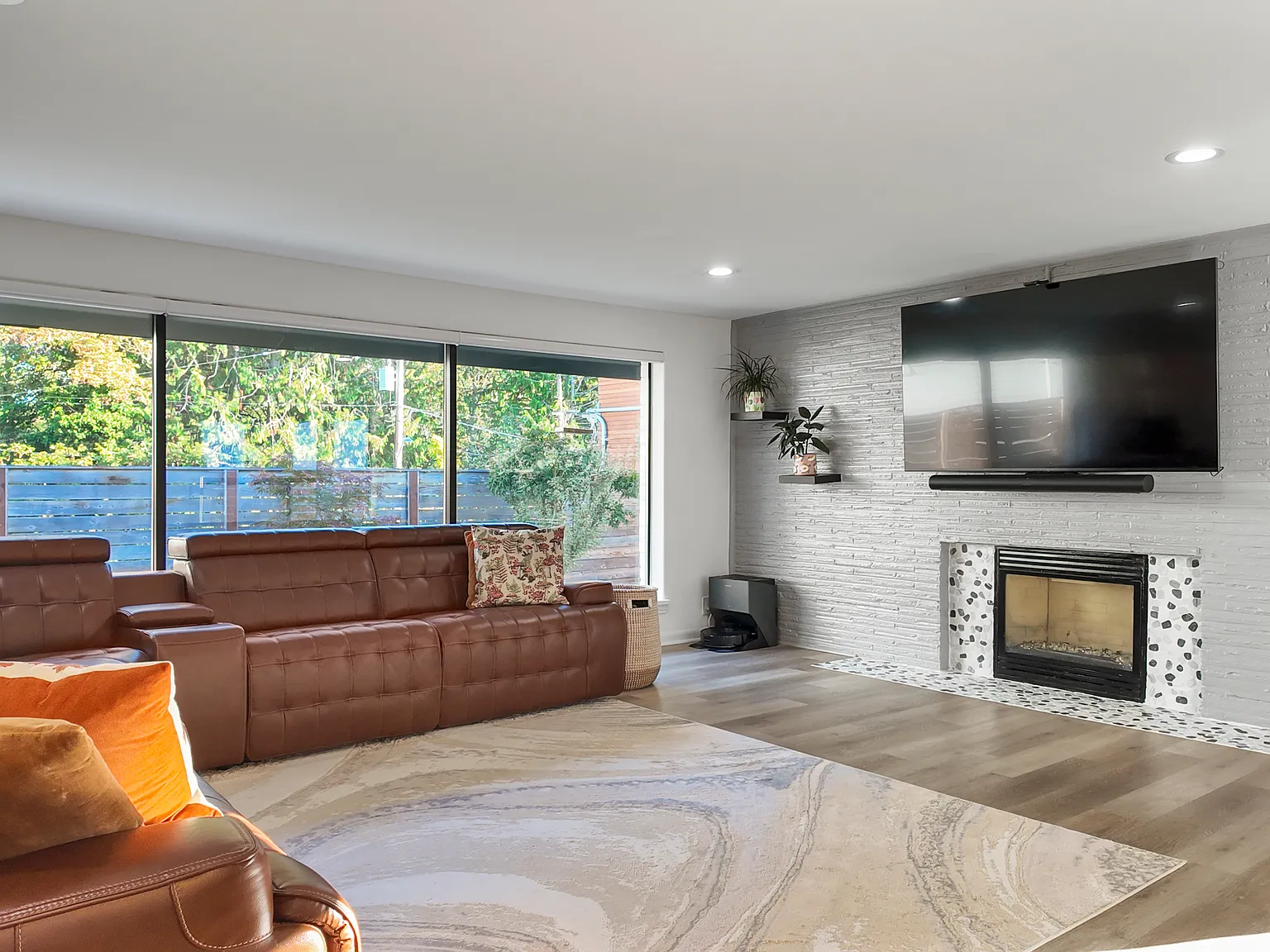 3 bed, 2500 sqft, $3,950 — Photo 4