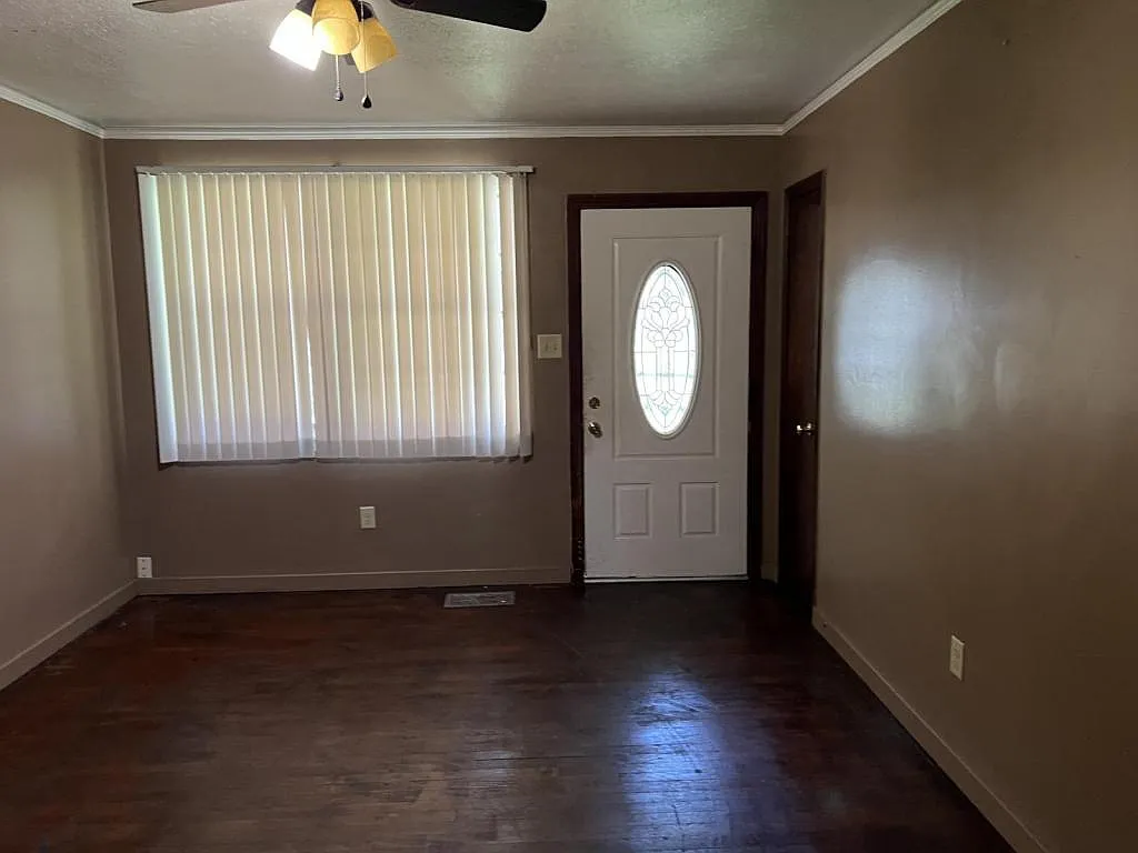 1223 Marydale Dr — Photo 2