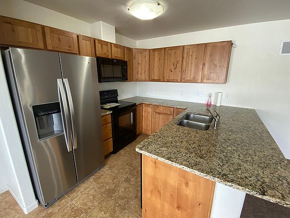 Nice appliances, upgraded cabinets, granite countertops