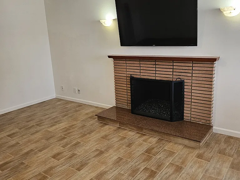 125 Avenida Mateo #A — Photo 8