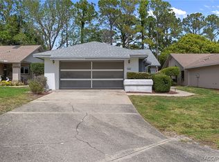 1 Medinah Dr W, Homosassa, FL 34446