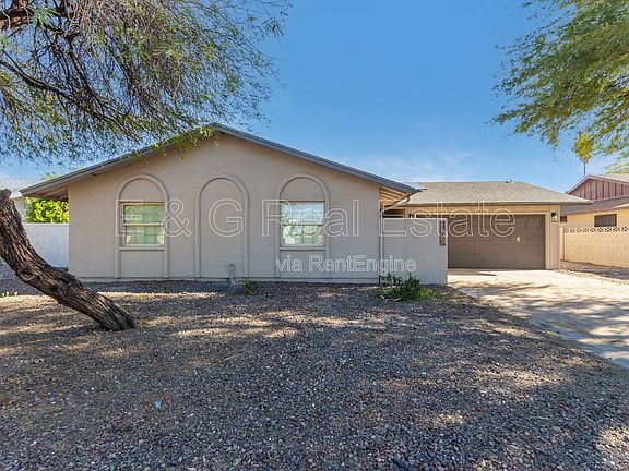 3rd image of 1601 E Fremont Dr
