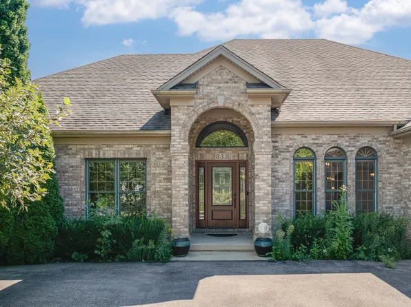 833 Carolyn Ct, Elburn, IL 60119