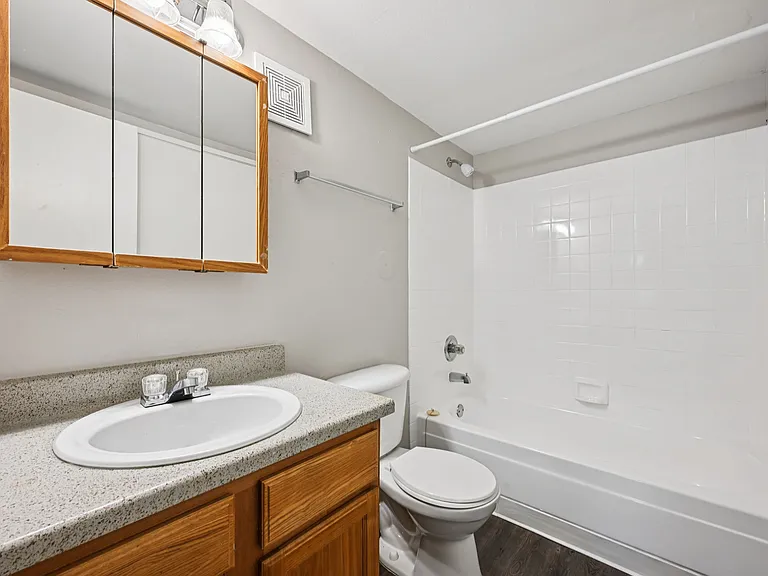 Toscana Apartments — Photo 9