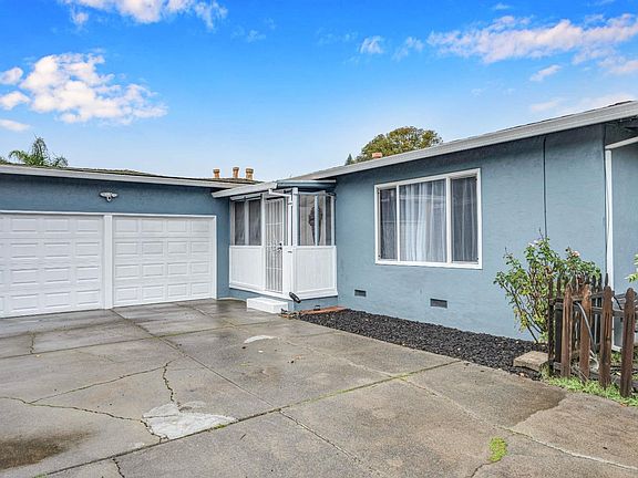 3rd image of 611 Corlano Avenue