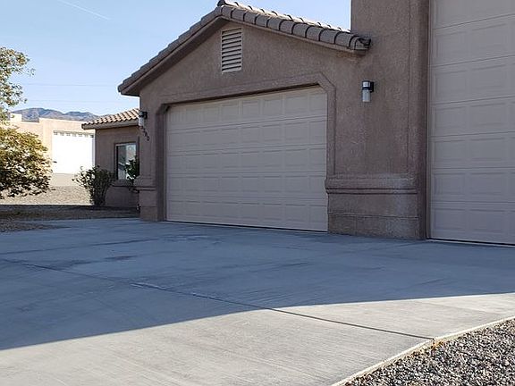 3rd image of 3380 Bluegrass Dr