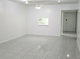 100 Edgewater Dr, Coral Gables, FL