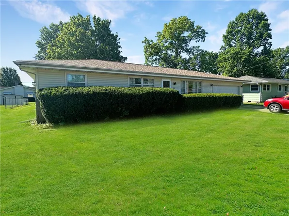 806 Kenton Dr, Charleston, IL 61920