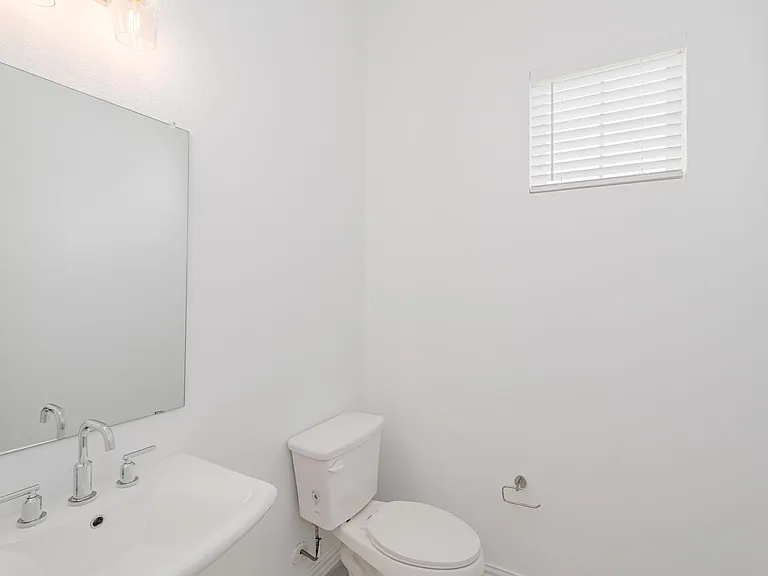 908 Utica Dr — Photo 18