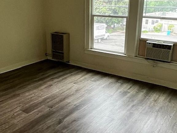 4th image of 180 E 8th Ave #302