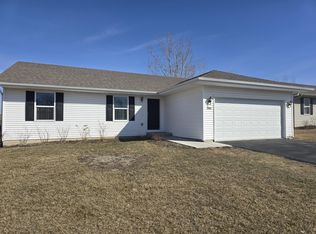 2068 Meadow Ave, Machesney Park, IL 61115