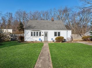 7 Linda Ln, Central Islip, NY 11722