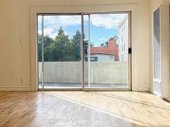4th image of 2820 S Sepulveda Blvd #21