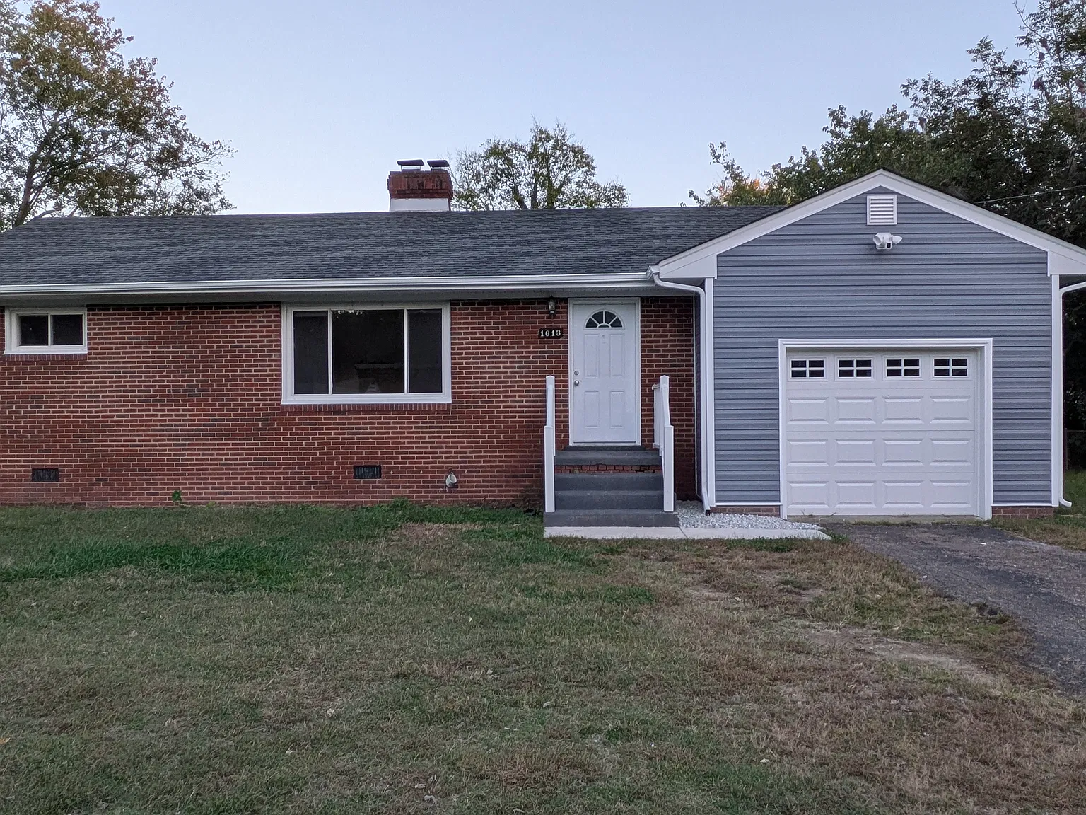 3 bed, 1050 sqft, $1,975 — Photo 1