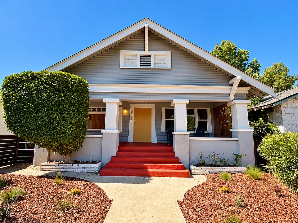 3871 S Hobart Blvd