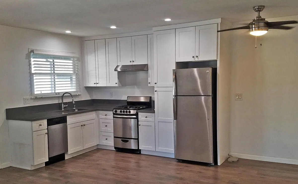 Building Photo - 15158 Dickens St #6