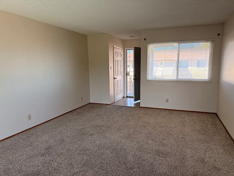 150 Yorkshire Ct #C — Photo 3