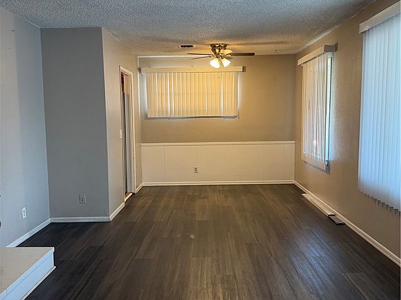 5th image of 10861 Saticoy St