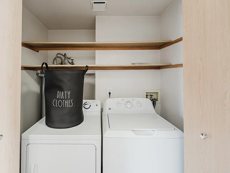35_laundry closet