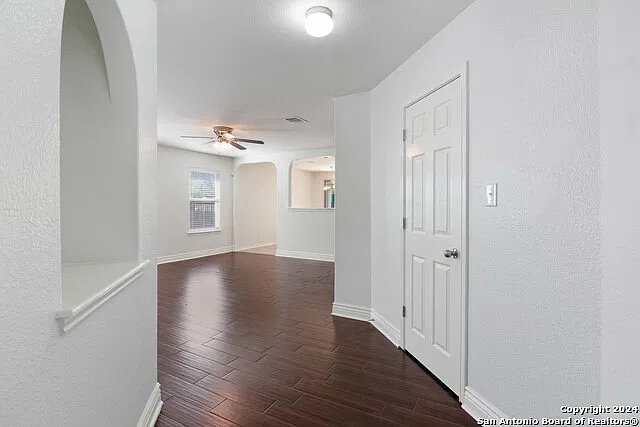 3 bed, 2.0 bath, 1420 sqft, $1,595 — Photo 4