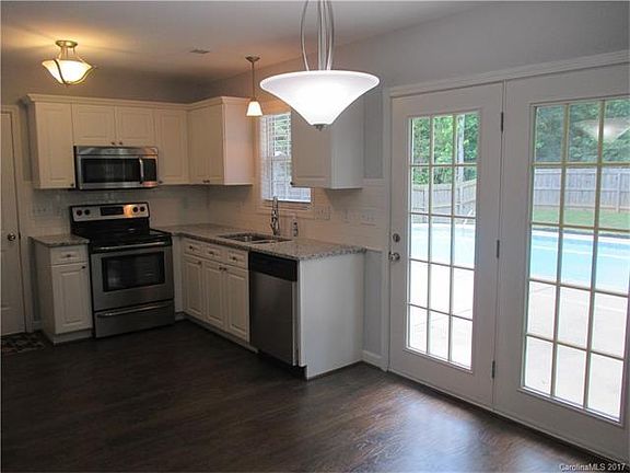 5th image of 521 Chase Brook Dr