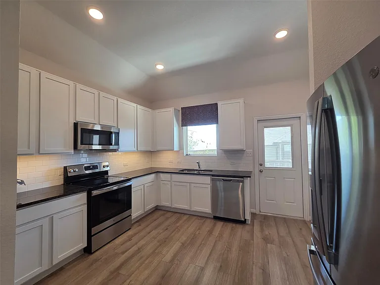 8902 Grand Western — Photo 2