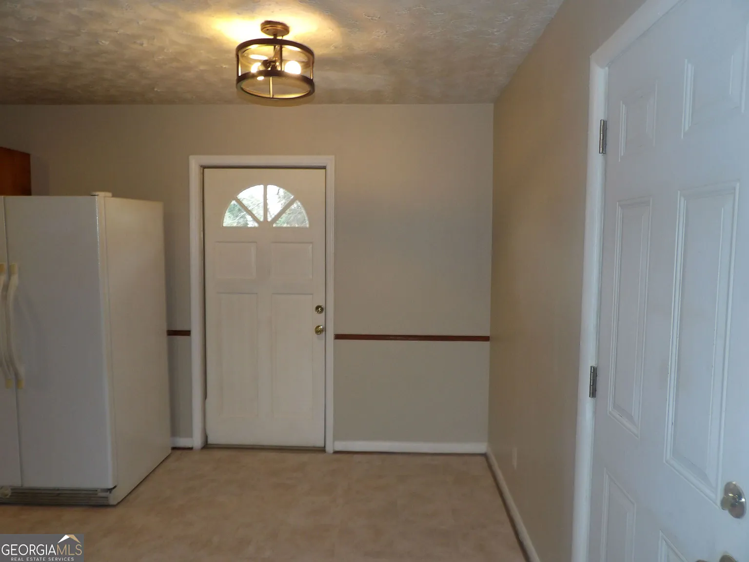 3 bed, 1.0 bath, 972 sqft, $1,350 — Photo 3