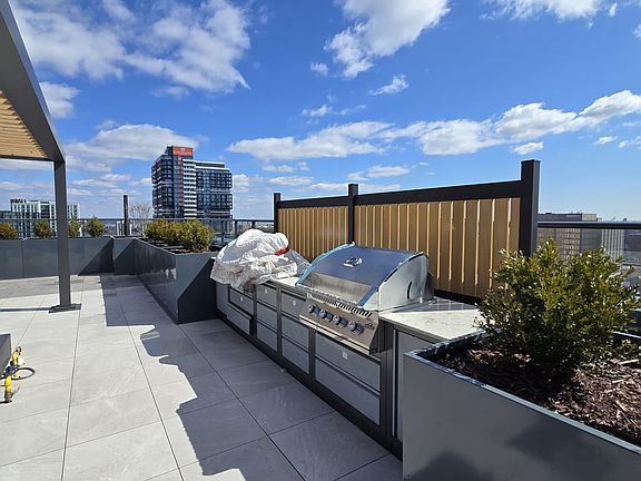 5th image of 75 James St S #624
