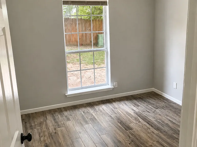 913 Chartrand Ct — Photo 8