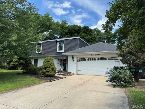 113 Lakeland Hills Dr, Fairview Heights, IL 62208