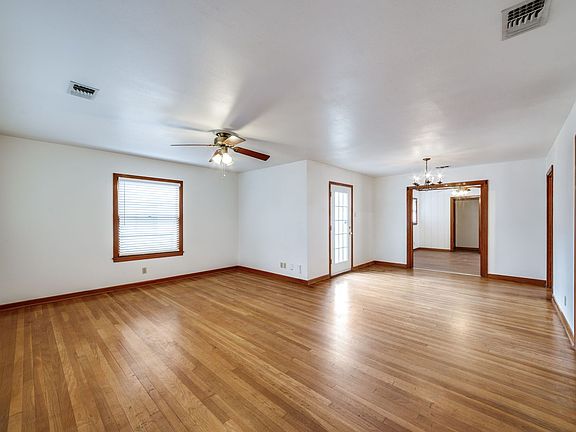 5th image of 203 Sullivan Dr