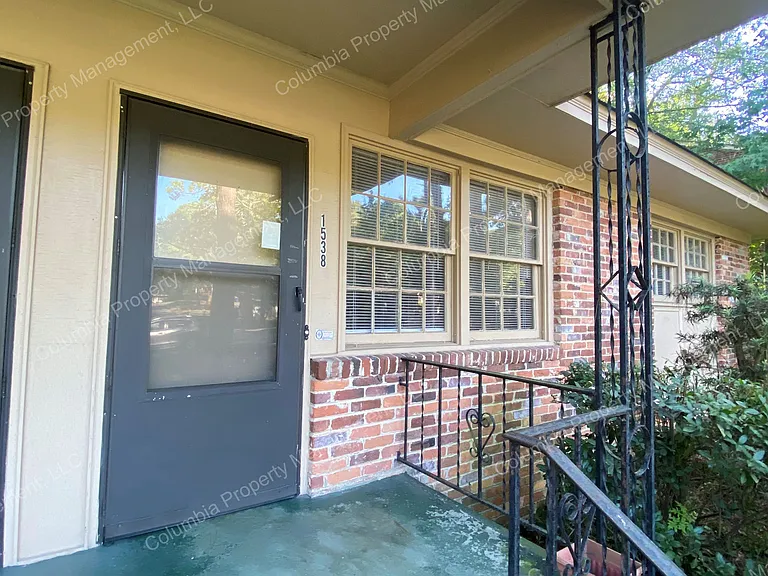 1538 Lonsford Dr — Photo 2