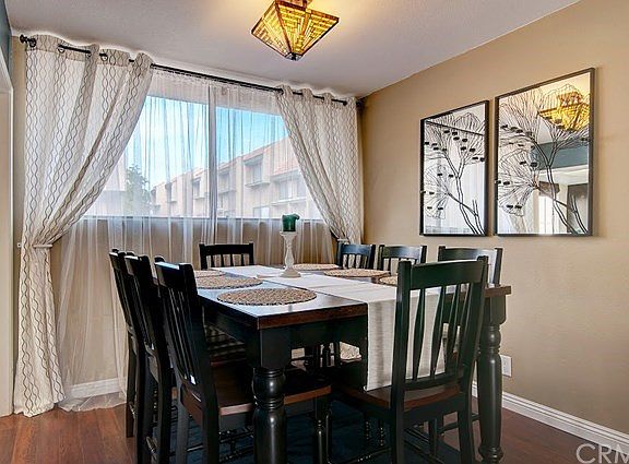 Gorgeous dining area.