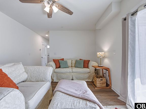 5th image of 816 Caroline Ct #D