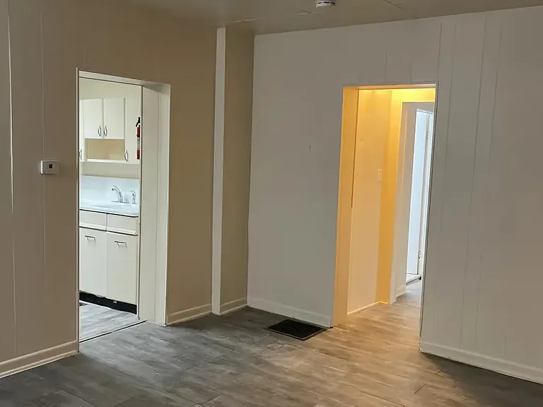 810 E Shawnee St — Photo 2
