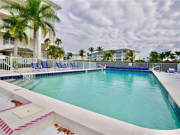5th image of 130 Breakers Ct #2