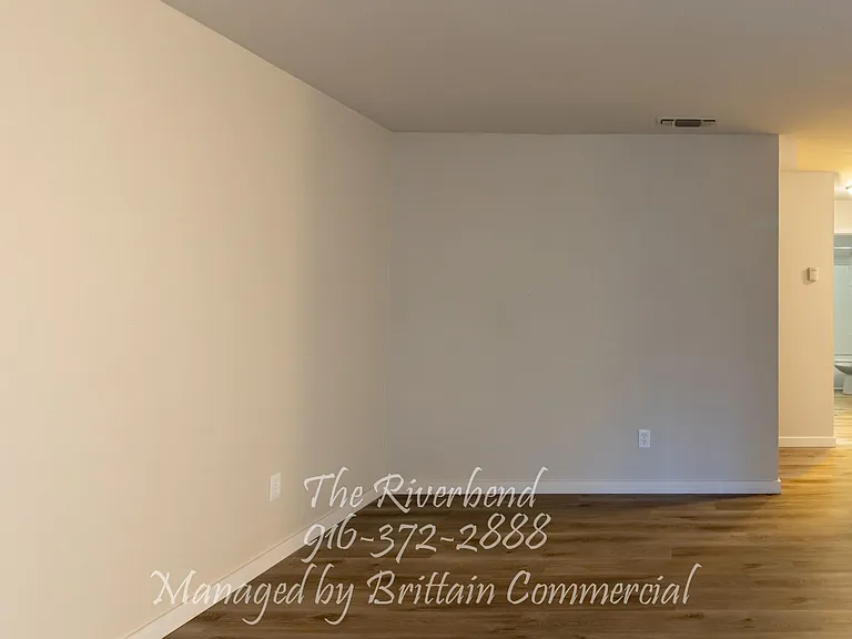 Riverbend Apartments — Photo 31