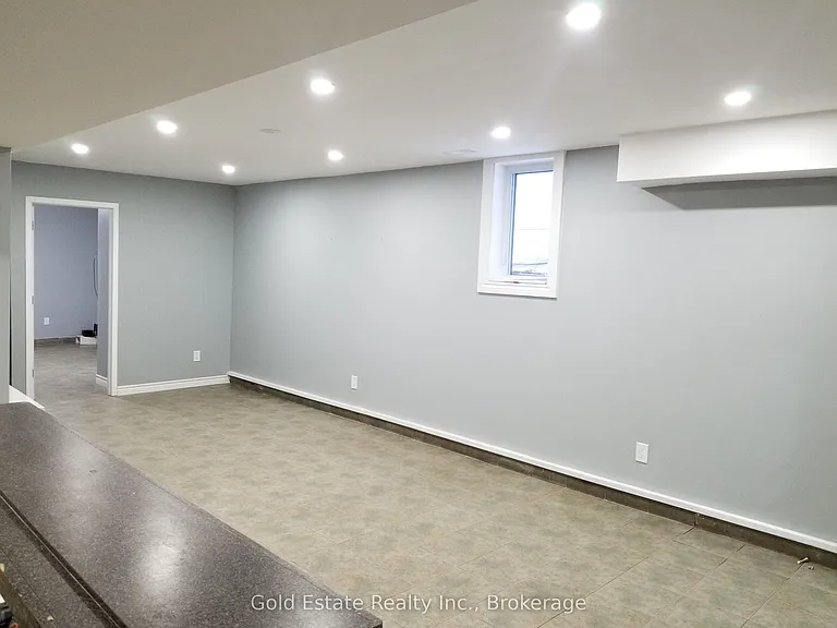 426 Langlois Ave #BASEMENT — Photo 6