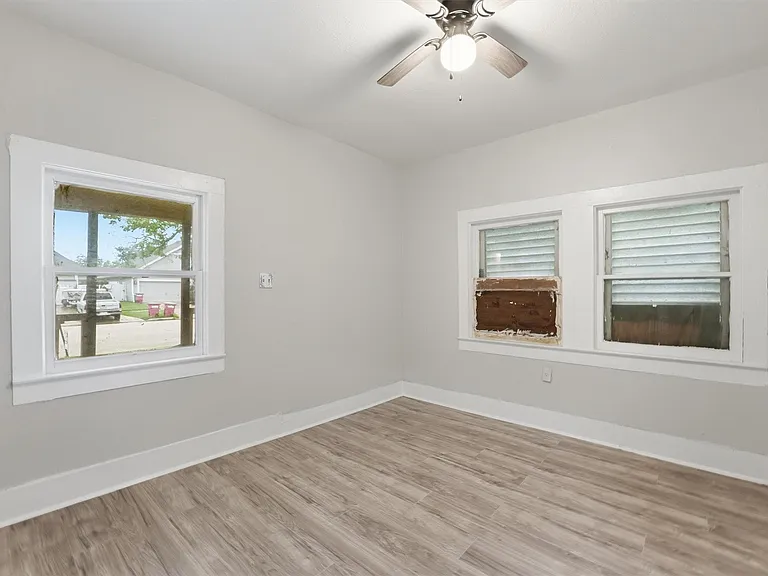 811 W Broad St — Photo 14