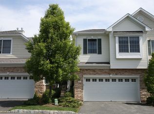 19 Pacio Ct, Roseland, NJ 07068